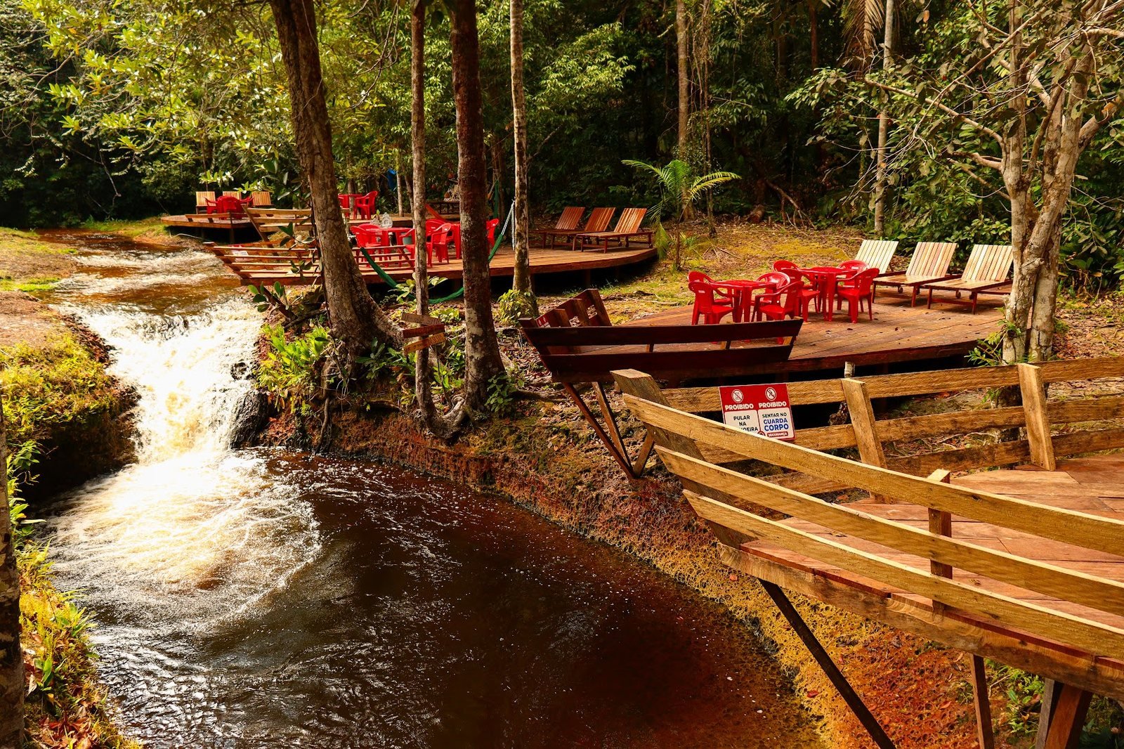 Área de cachoeira da pousada 3