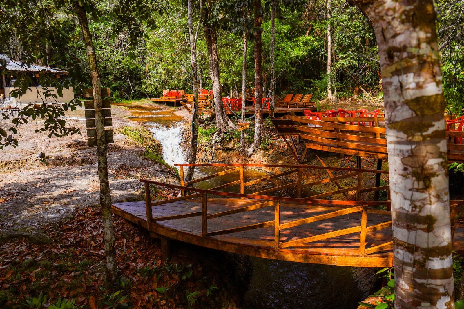 Área de cachoeira da pousada 9